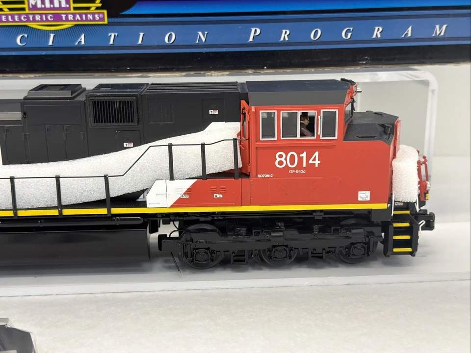 MTH Premier DAP 20-80006C Canadian National Non-Powered SD70M-2 O Used #8014 CN - Image 2 of 4