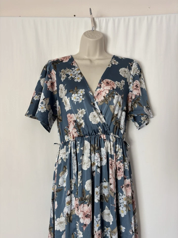 Vestido Baltic Born Grande Maxi Largo Satinado Floral Azul Manga Corta Cuello en V Foto 3 de 4