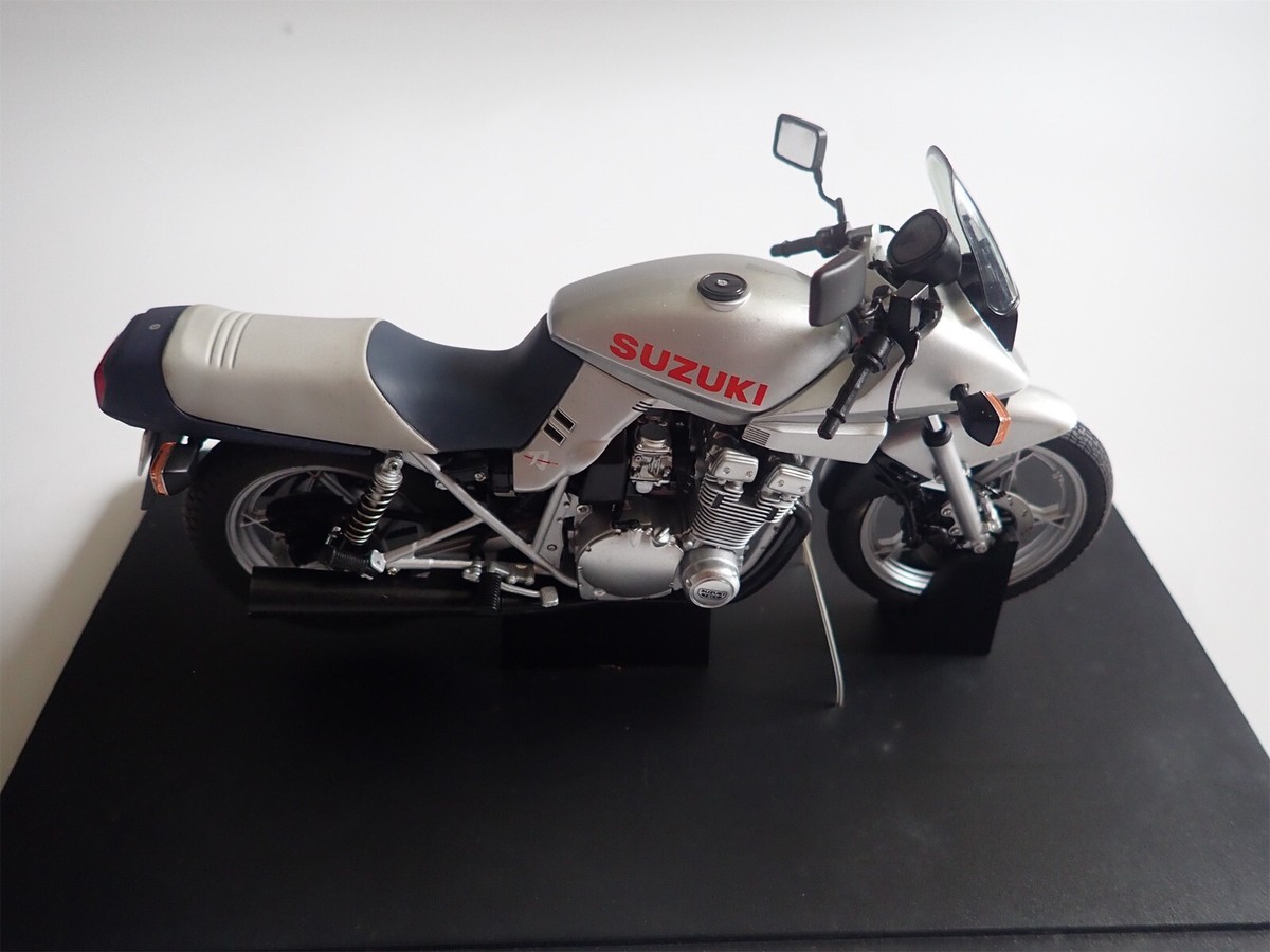 1/12 autoart SUZUKI GSX 1100S KATANA Motorcycle model 12151 1/12 autoart SUZUKI GSX 1100S KATANA Motorcycle model 12151