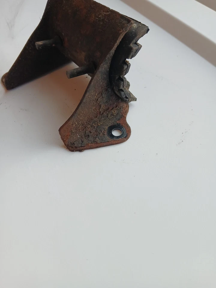 GEO METRO 1992 MOTOR RADIADOR MONTAJE SOPORTE INFERIOR OEM 1.0L 1.0 Foto 4 de 4