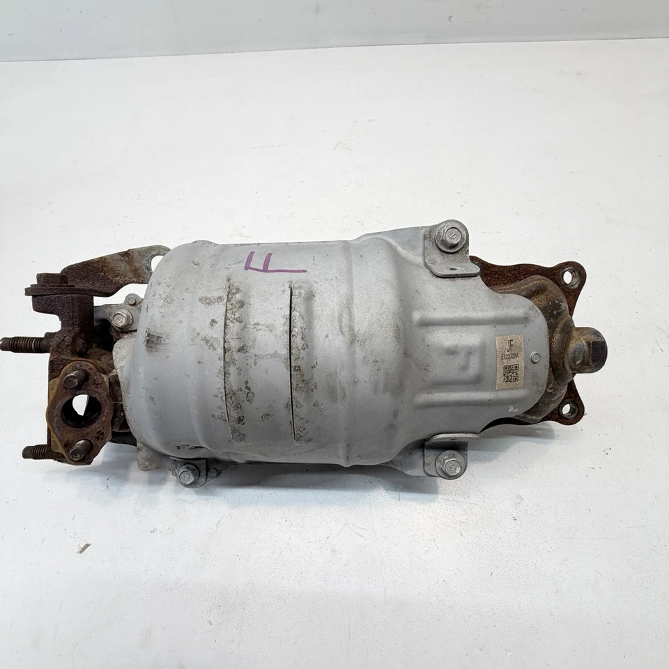 Honda Pilot 2017-2020 3,5 L colector de escape superior delantero con protector térmico OEM Foto 3 de 4