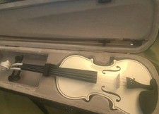 4/4 violin with case and bow