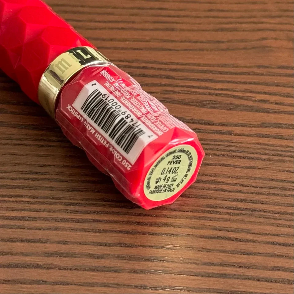 Milani - Lápiz labial mate Daze of Disco Fetish, fiebre (250), 0,14 oz/4 g Foto 3 de 4