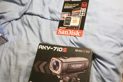SALE ITEM AKEEYO AKY-710S VIDEO CAMERA WITH EXTREME PLUS SANDISC 64 GB SD CARD