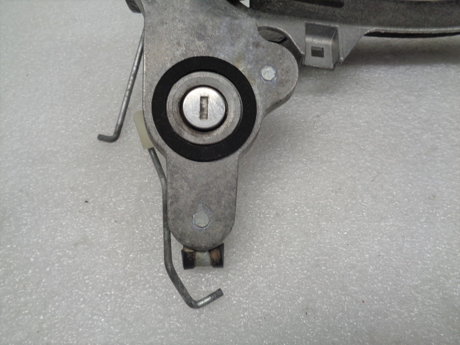 05-08 Maserati Quattroporte Front Right Exterior Door Handle OEM AK2209239