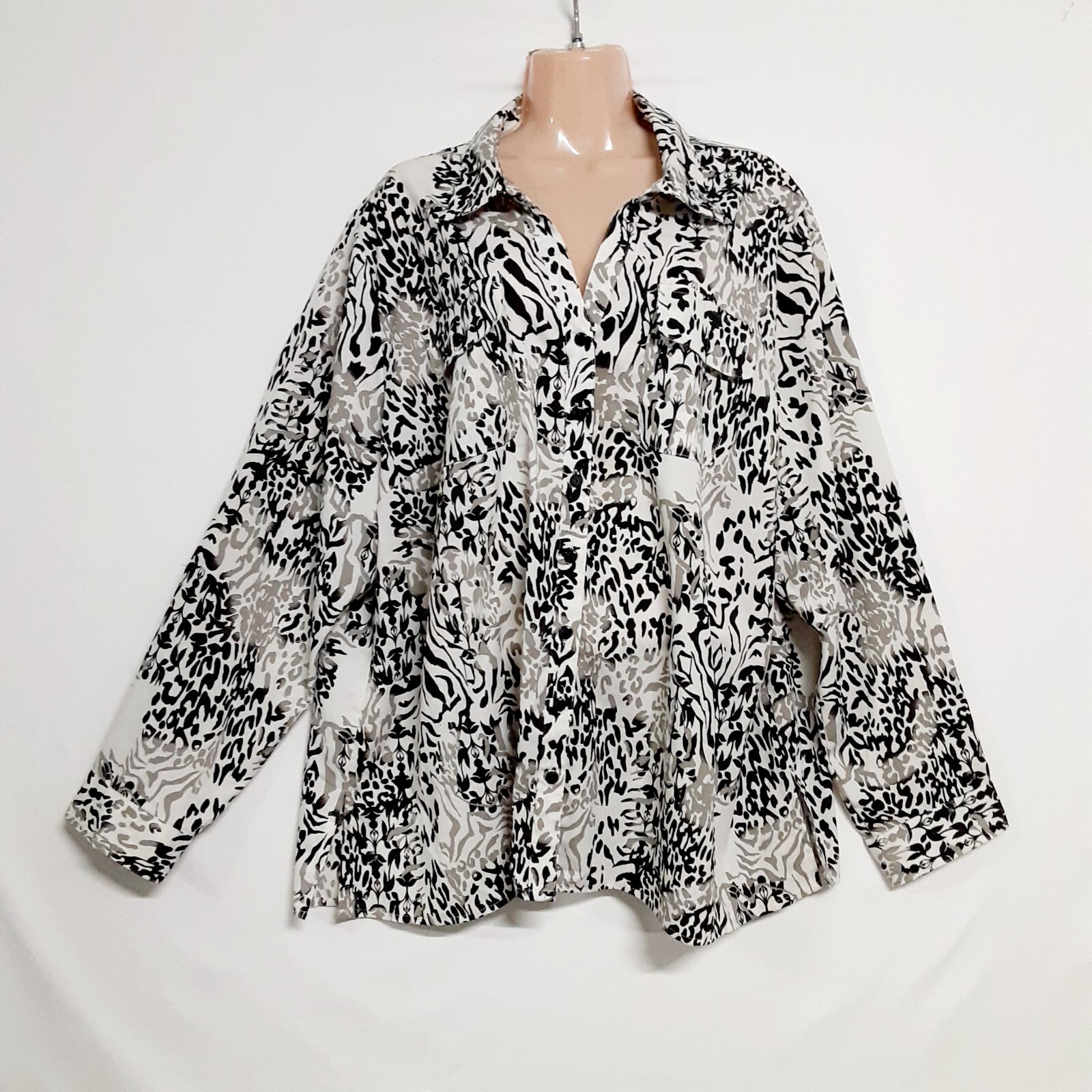 NY Collection Women Top Blouse Shirt Size 3X White Animal Print Button Up Collar