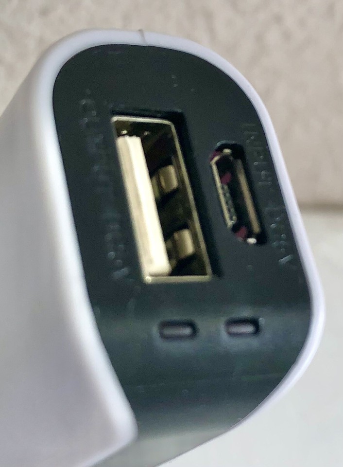 Power Bank Ok093 White 3.5 in For Parts No Cables Or Accessories