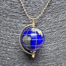 RETRO Spinning Globe Pendant Necklace Gold Tone Chain World Atlas Map Travel