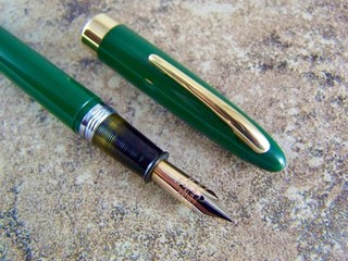 Vintage 1950's Sheaffer Sovereign Evergreen Fountain Pen 14K M Nib. Restored