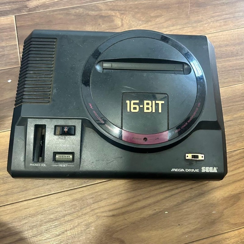 SEGA Mega Drive Console 16-BIT - For Parts or Not Working / As-Is Junk