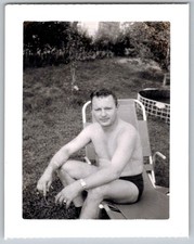 Vtg B&W Snapshot Shirtless Man Swimsuit Backyard Lawn Chair Polaroid July 1959