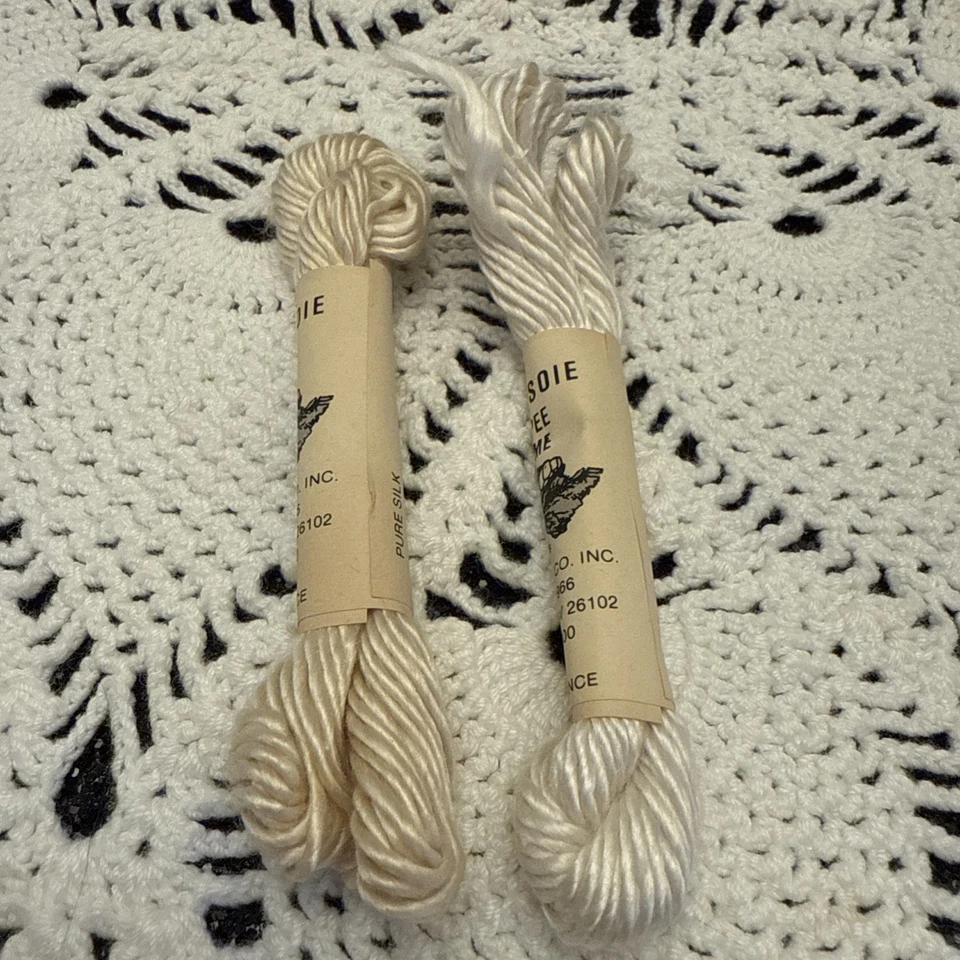 Au Ver A Soie Noppee Creme Thread Needlepoint Cross Stich Lot of 2 - Image 3 of 4