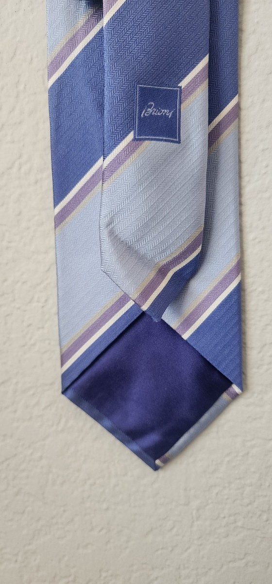 Authentic Brioni vintage luxury silk necktie, handmade in Italy. View 4