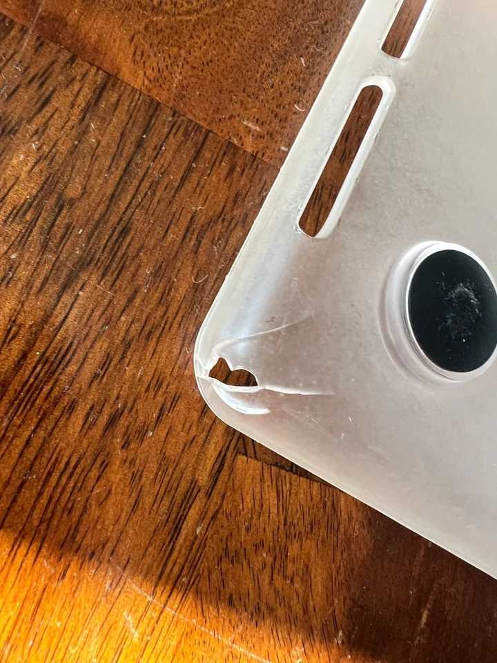 WHITE CROCODILE FAUX LEATHER MACBOOK PRO SHELL CASE 14” 2021 WITH CUT OUT APPLE - Image 4 of 4