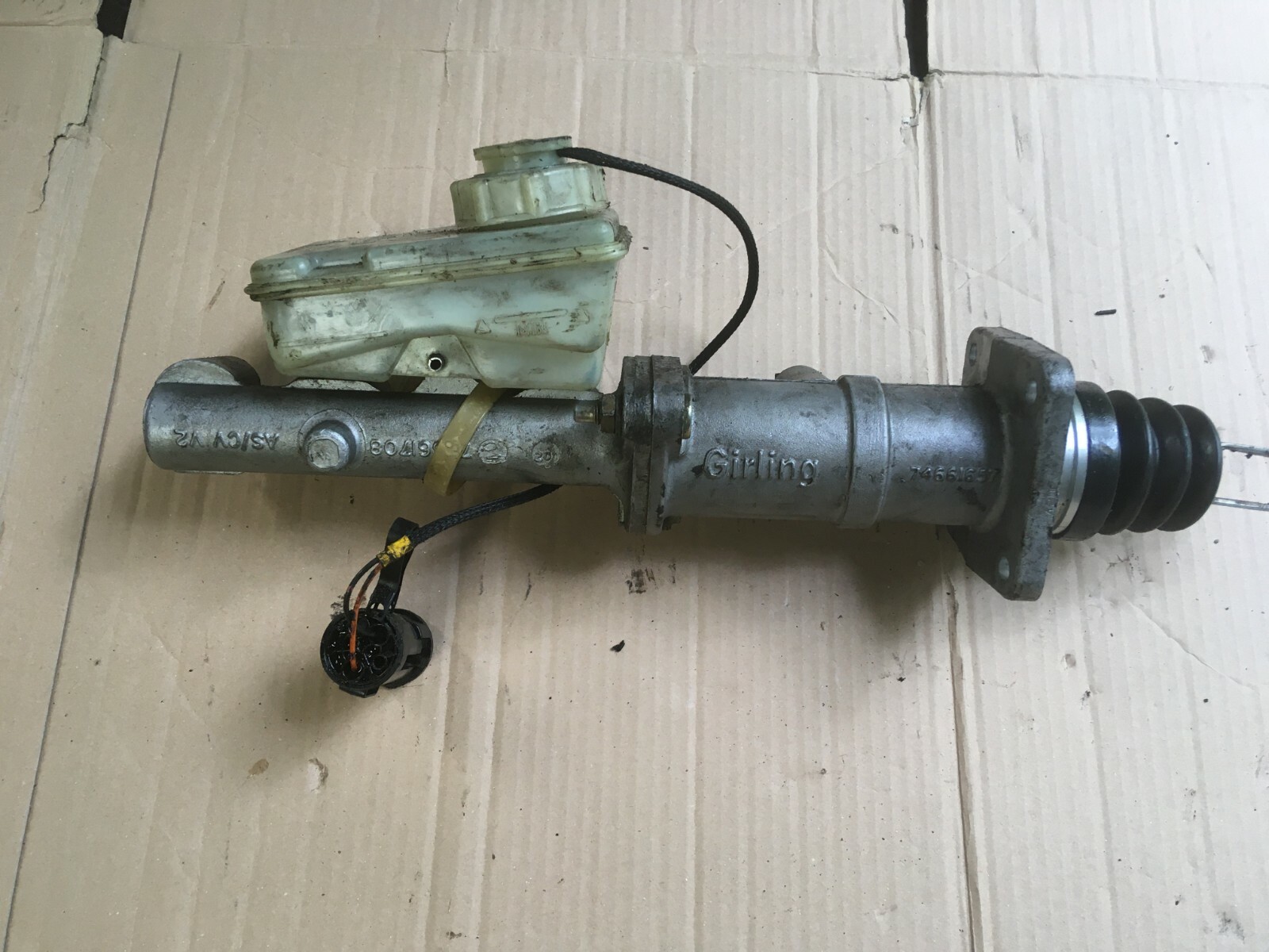 Jaguar XJ40/XJ6 BRAKE MASTER CYLINDER + BRAKE BOOSTER (198689)GIRLING