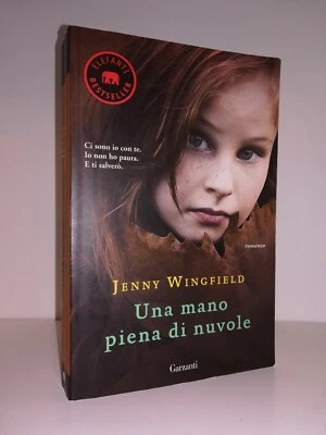 Una mano piena di nuvole