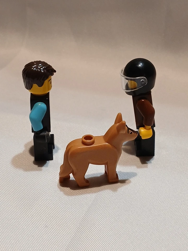 Lego mini fig Set Of 2 speed champions Jaguar and Porsche mini Drivers W/ Dog - Image 2 of 4