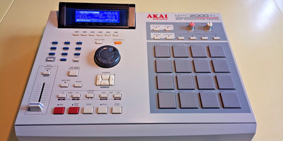 Akai MPC2000XL   32 MB RAM   CF Drive Excellent Condition   Classic MPC Groove