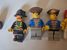 LEGO 6273 Rock Island Refuge   Vintage Lots of Parts figures Raised Base PARTS