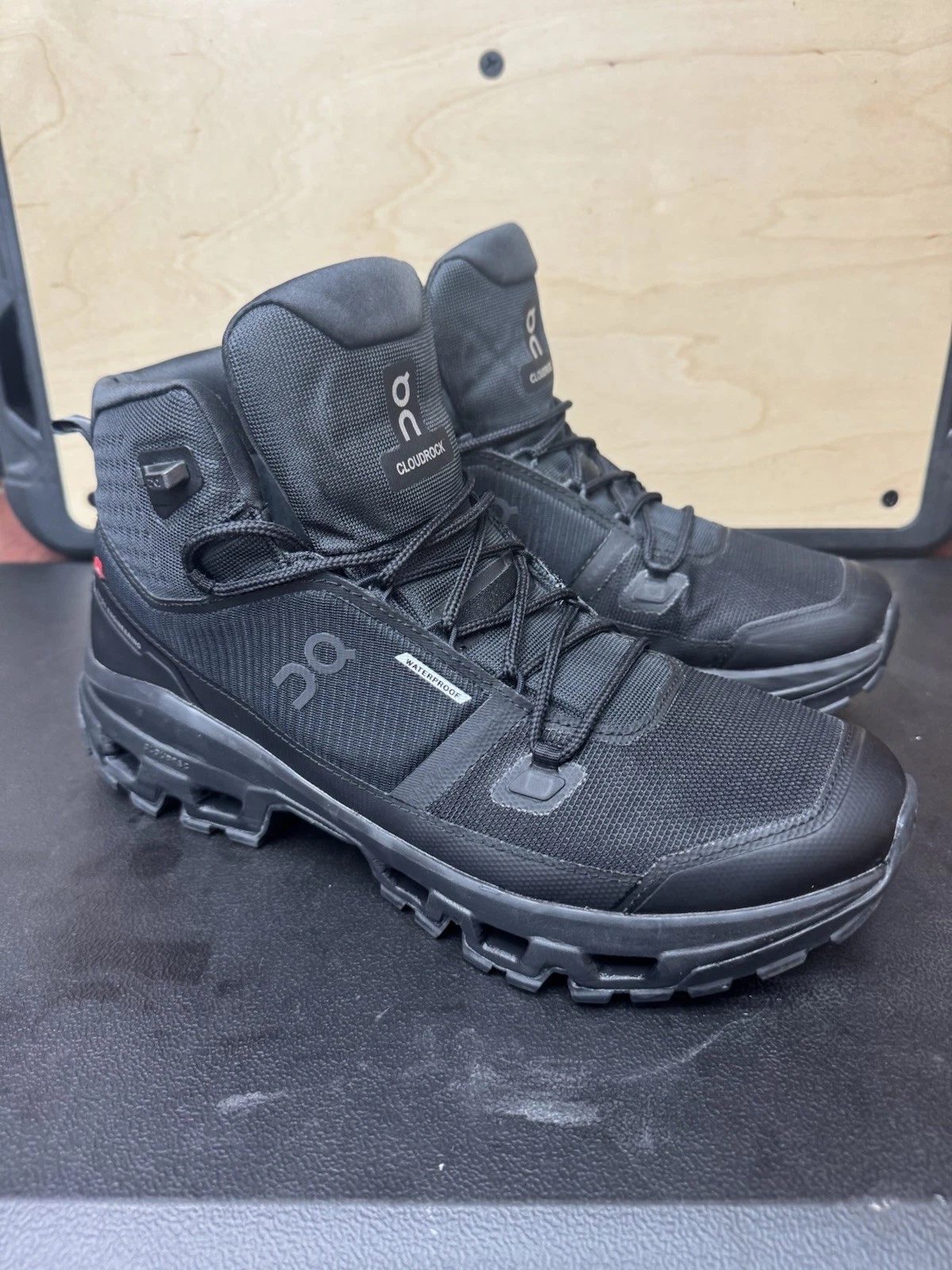 On Cloud Rock Mid Waterproof Men's Hiking Boot Size 10.5