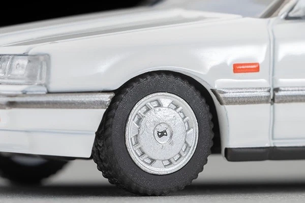 Nissan Skyline 4-door HT 1800 Passage 1985 1/64 Tomica Limited Vintage LV-N351a - Photo 2/4
