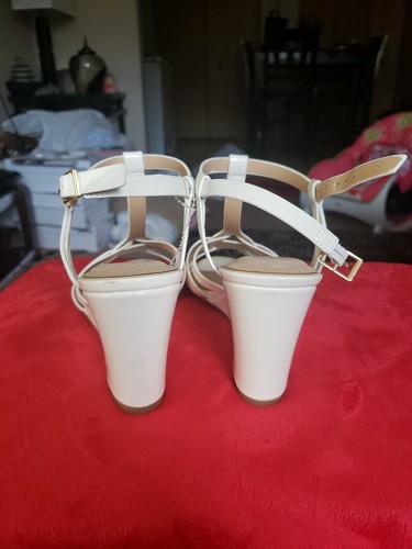 NWOB Women's Apt. 9 Coralia Wedge Sandals Shoes White Sz 9 - Picture 5 of 7