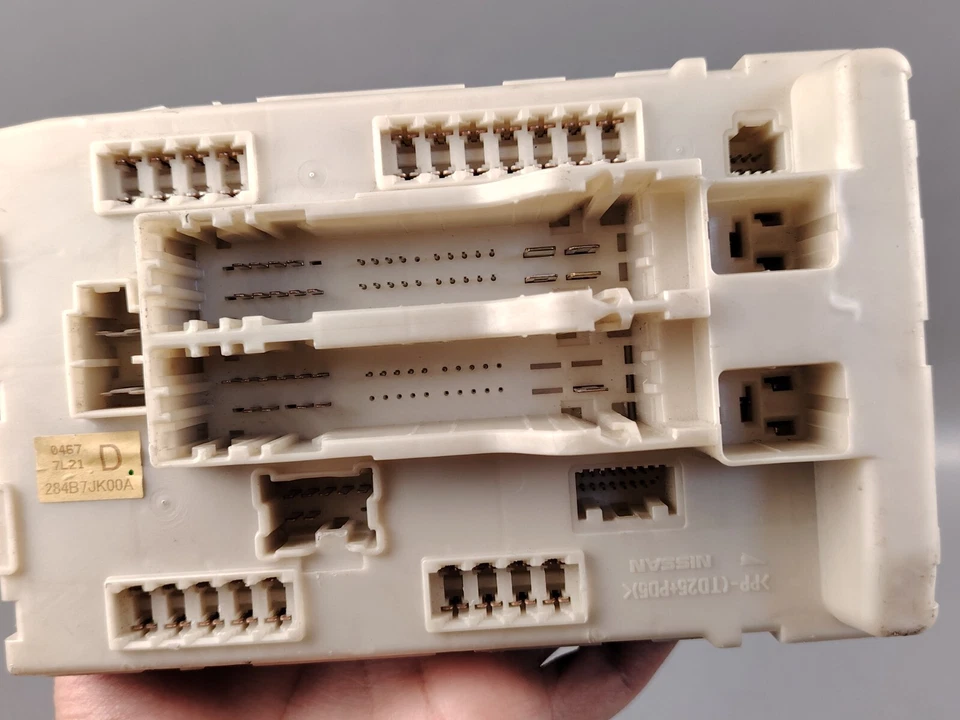 NISSAN INFINITI G35 G37 EX35 skyline v36 fuse box controle unit IPDM 284B7 JK00A - Image 4 of 4