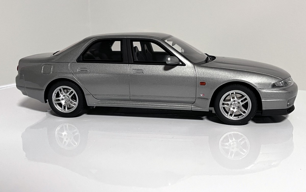 1/18 Kyosho Samurai Nissan R33 Skyline GT-R Sedan Autech Version