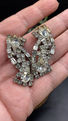 Vintage Kramer of NY, stunning rhinestone clip earrings, signed. - Video 1 of 1