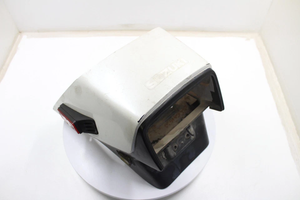 Suzuki GS700E 1985 OEM plástico trasero blanco trasero trasero trasero carenado cubierta cubierta Foto 2 de 4