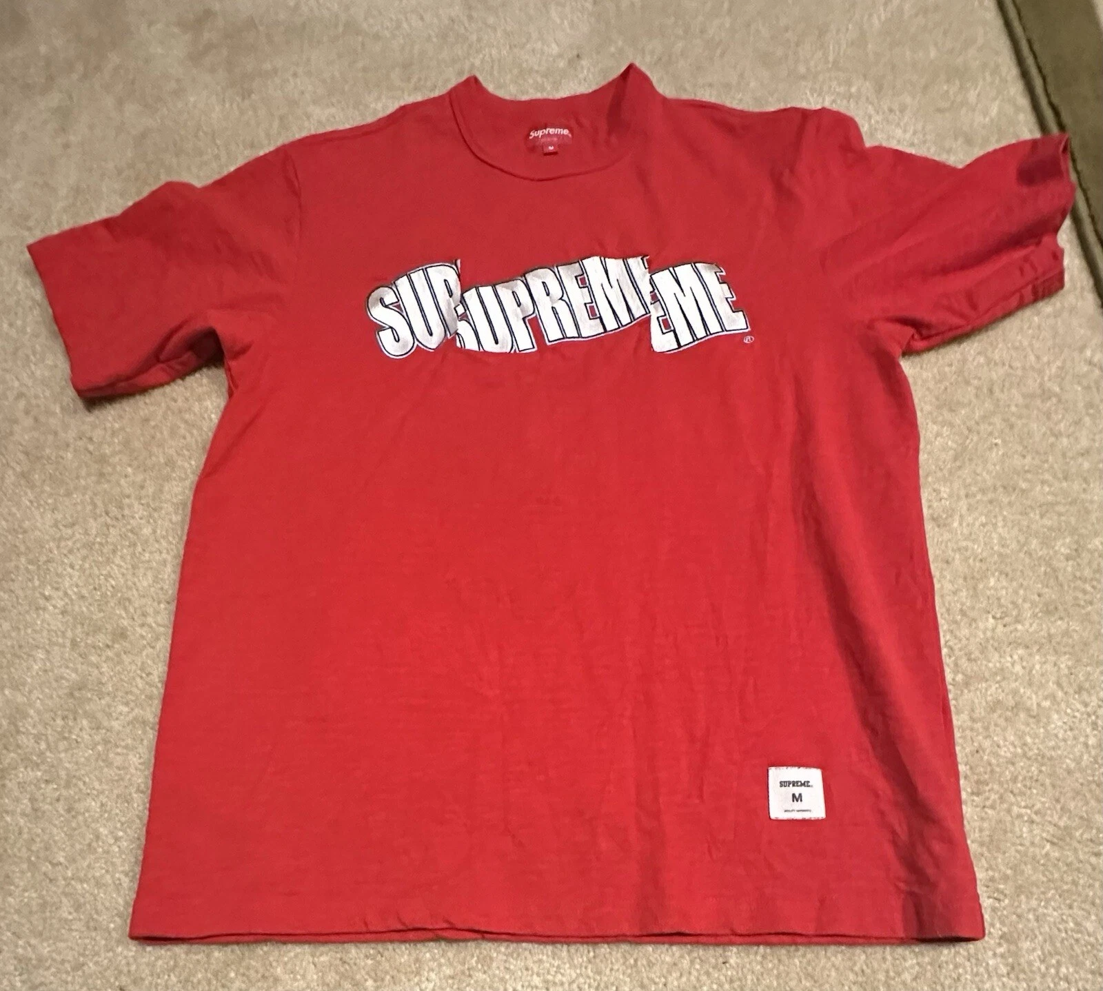 Haut manches courtes logo coupe suprême « rouge » M