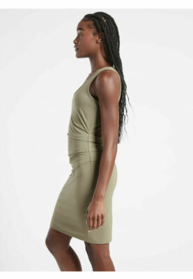 olive green dress with black shoes The Best Shoe Colors To Wear With Green Dresses