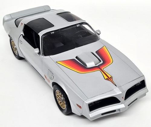Greenlight 1/18 Pontiac Firebird 1977 Fire Am VSE Silver Diecast Model Car - Picture 9 of 10