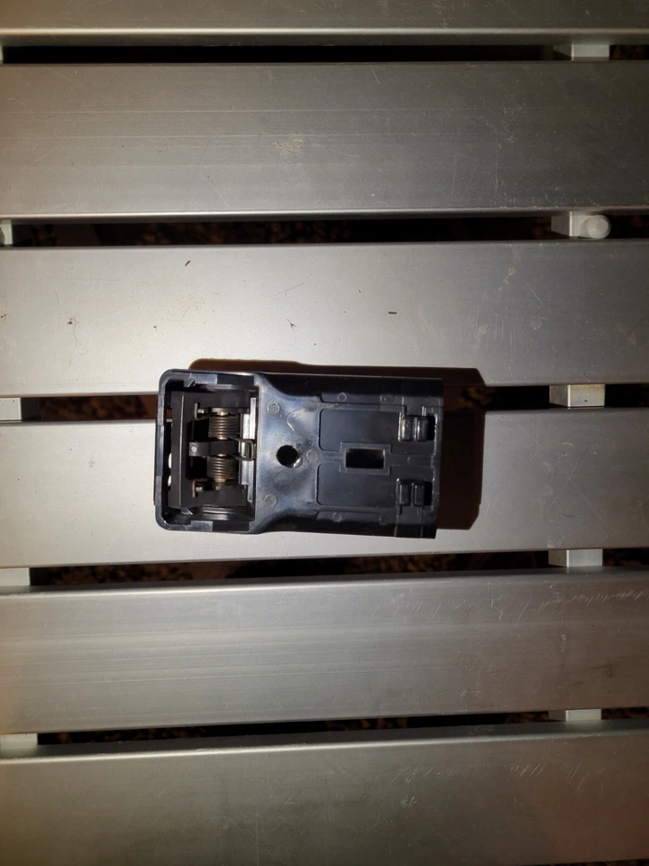 Conjunto de manija de puerta interior lado conductor izquierdo Subaru Forester 1998-2002 OEM  Foto 2 de 2