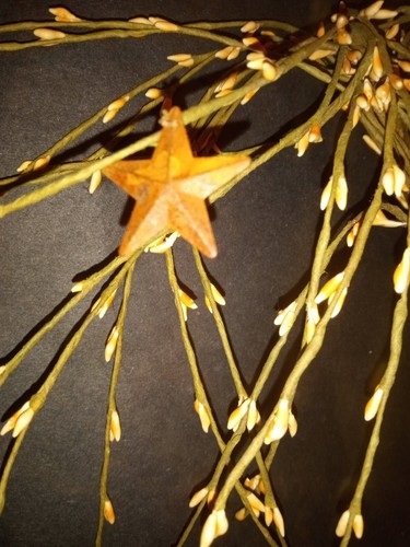 Primitive Colonial Country Burgundy Pip Berry 11.5" Willow Tree with Rusty Stars - Picture 2 of 3
