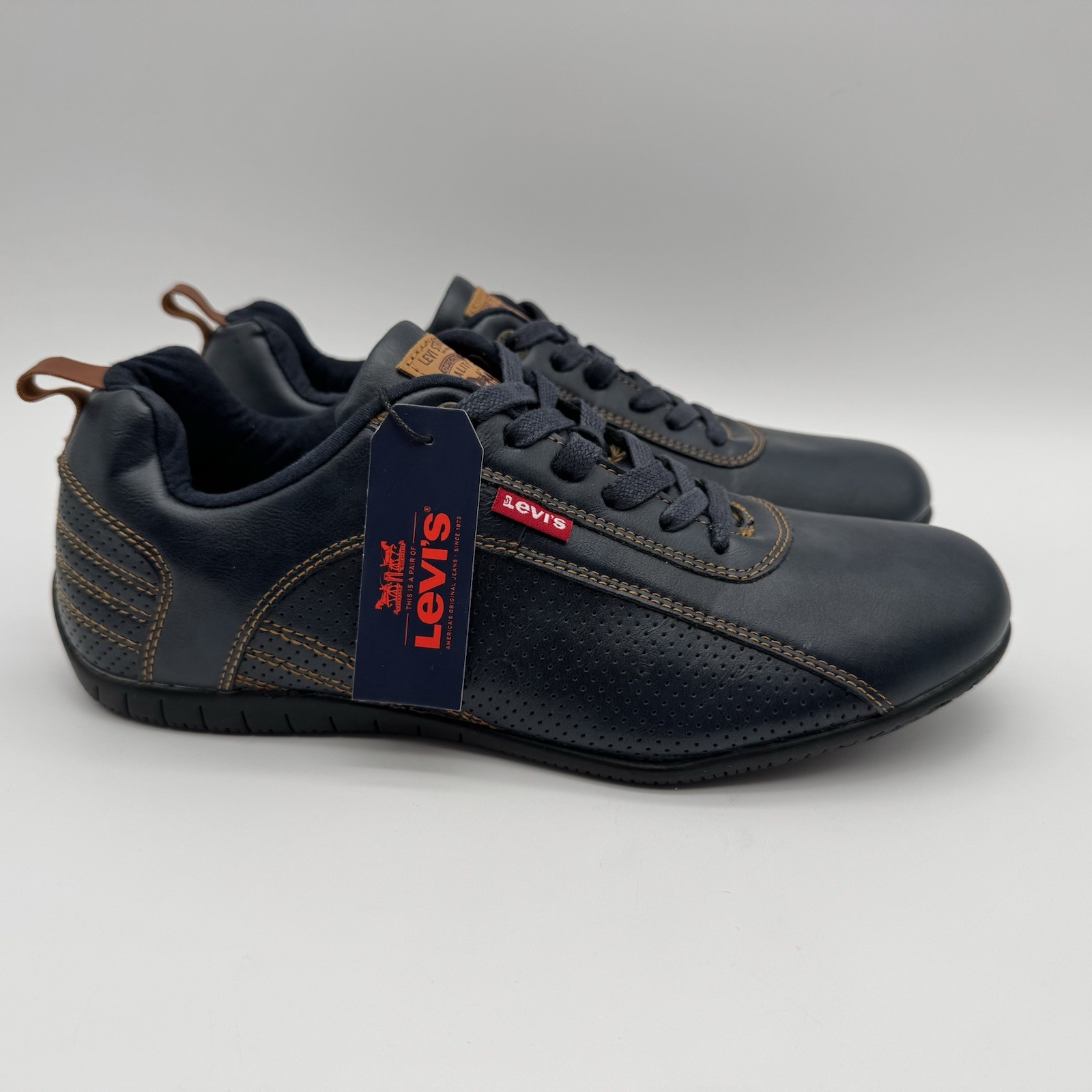 New Levis Sylmar Burnish Men’s 9.5 Navy Sneakers NWT thumbnail 2