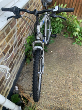 Vercelli 26in Mountain Bike 18in Frame Front Suspension V-Brake Silver/Blue