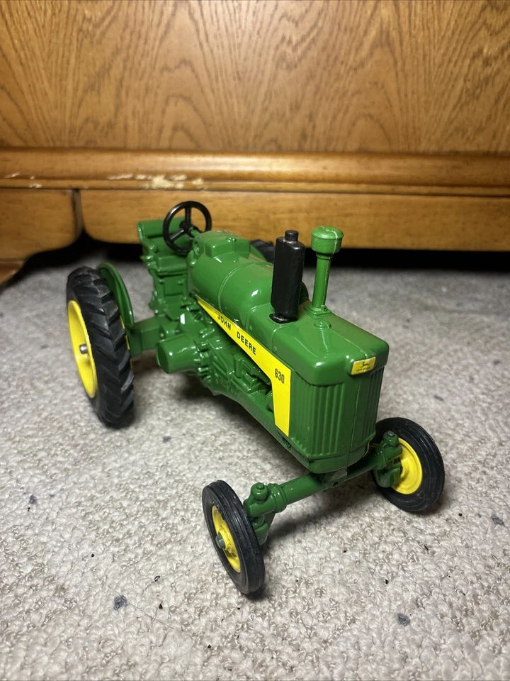 Tractor Ertl John Deere 630 LP, 1988 National Farm Toy Show, diecast 1/16 EE. UU. Foto 4 de 4