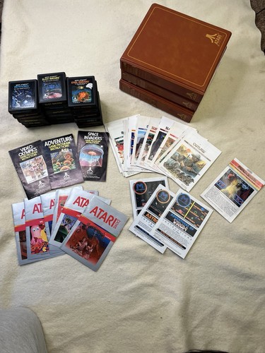 Atari Spielepaket Stapel Handbücher Leder Spielhüllen