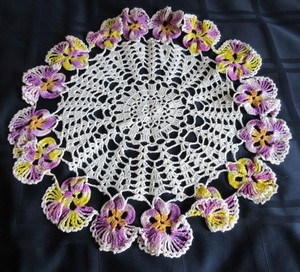 Vintage Large Pansy Doily Crochet Centerpiece 15” Diameter Pansies 2 1/2” X 3”