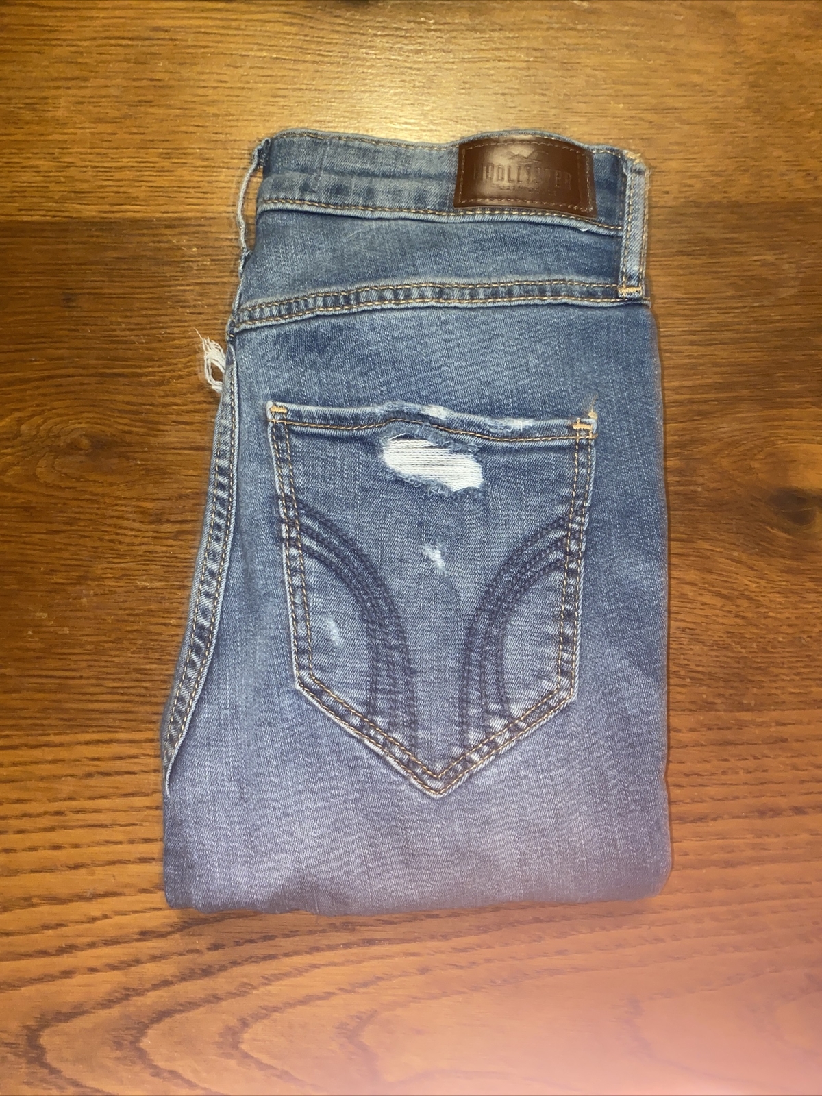 Hollister Skinny Jeans Size 3 Stretchy Light Wash Distressed Denim ￼-image