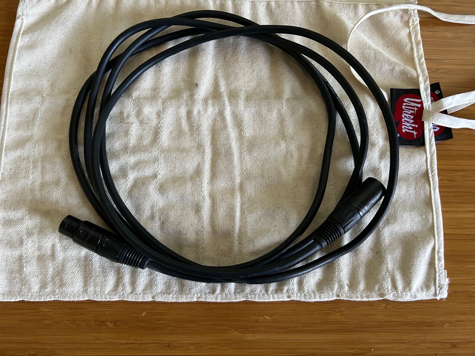 Pearstone AU0811 Pro Microphone Cable w/ 3-pin Neutrik XLR Connectors 9.5'/ 117"