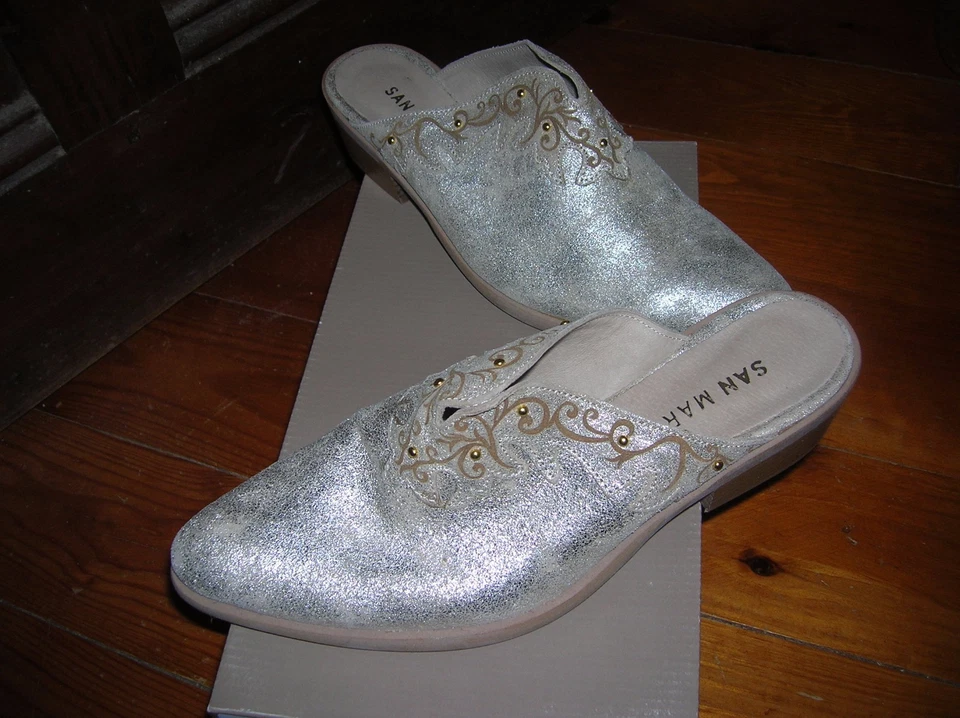 NEUVES VA 90 EUR 38 MULES SABOTS SAN MARINA CUIR ARGENTES DORES CHAUSSURES FEMME - Photo 1/1