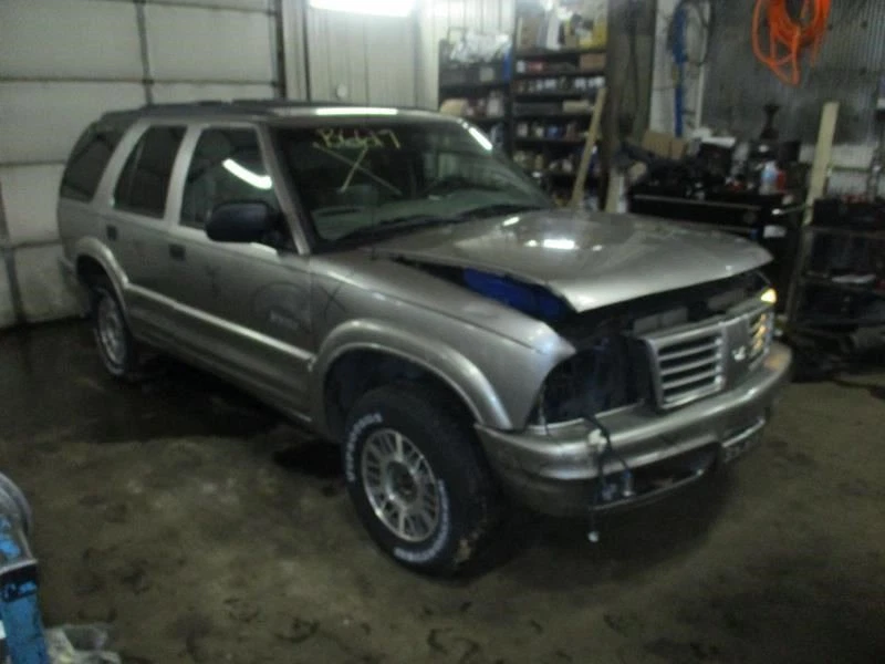 (DOES NOT INCLUDE BUMPER) Front Bumper Reinforcement GMC Fits 98-05 BLAZER S10/J Foto 3 de 4