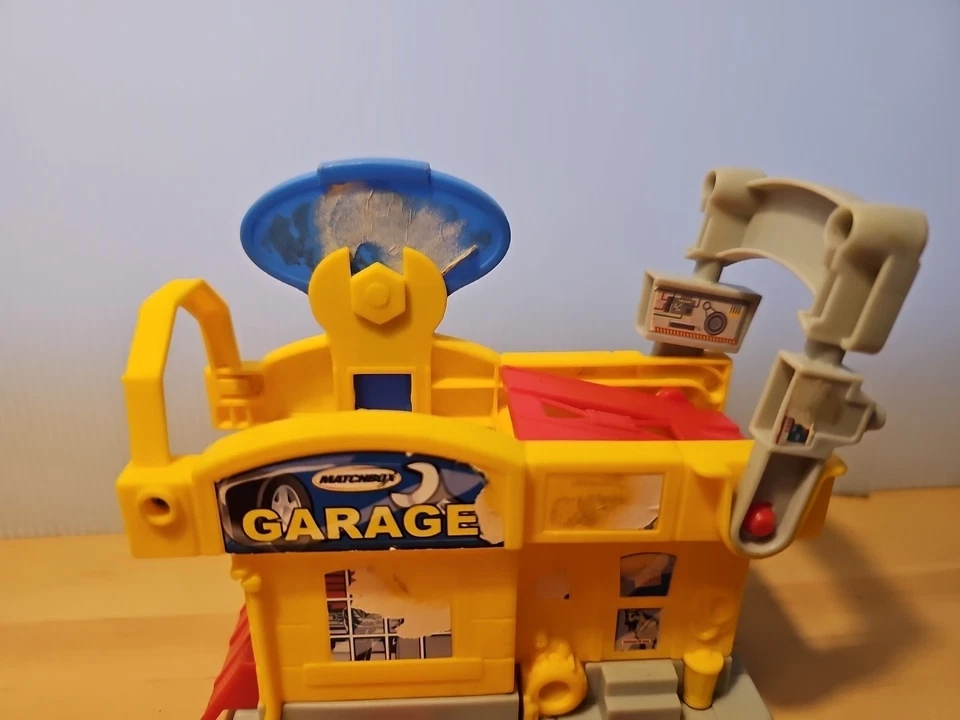 Matchbox Hero City Gas Station B44 80 Part Garage Playset Incomplete - Image 2 of 4