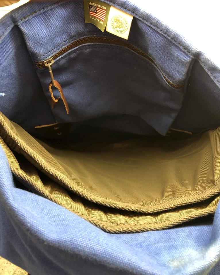 Mochila Duluth Pack Vintage Azul Lona y Cuero Hecha en EE. UU. Foto 3 de 4