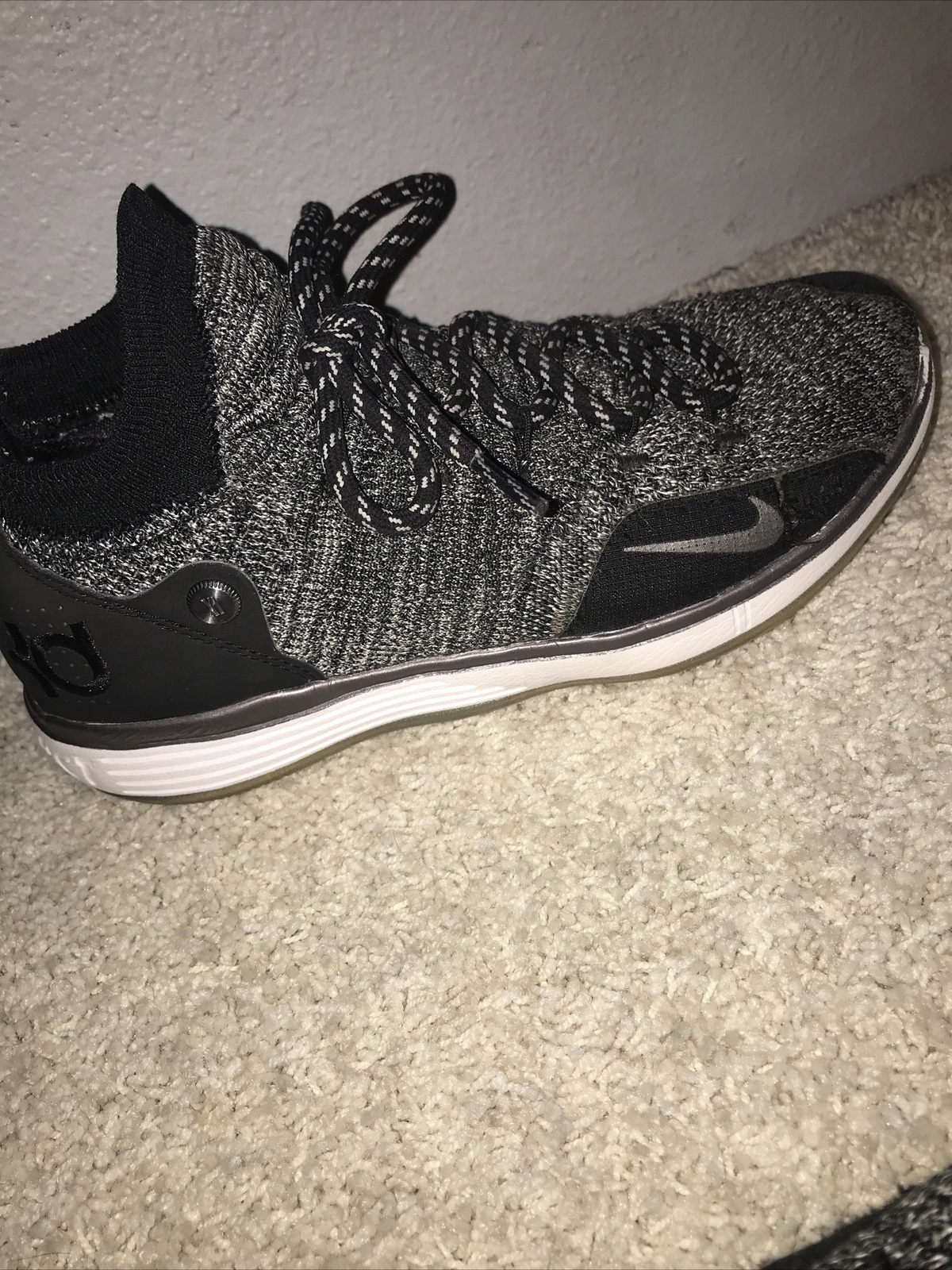 nike womens size 7 basketball shoes Gem