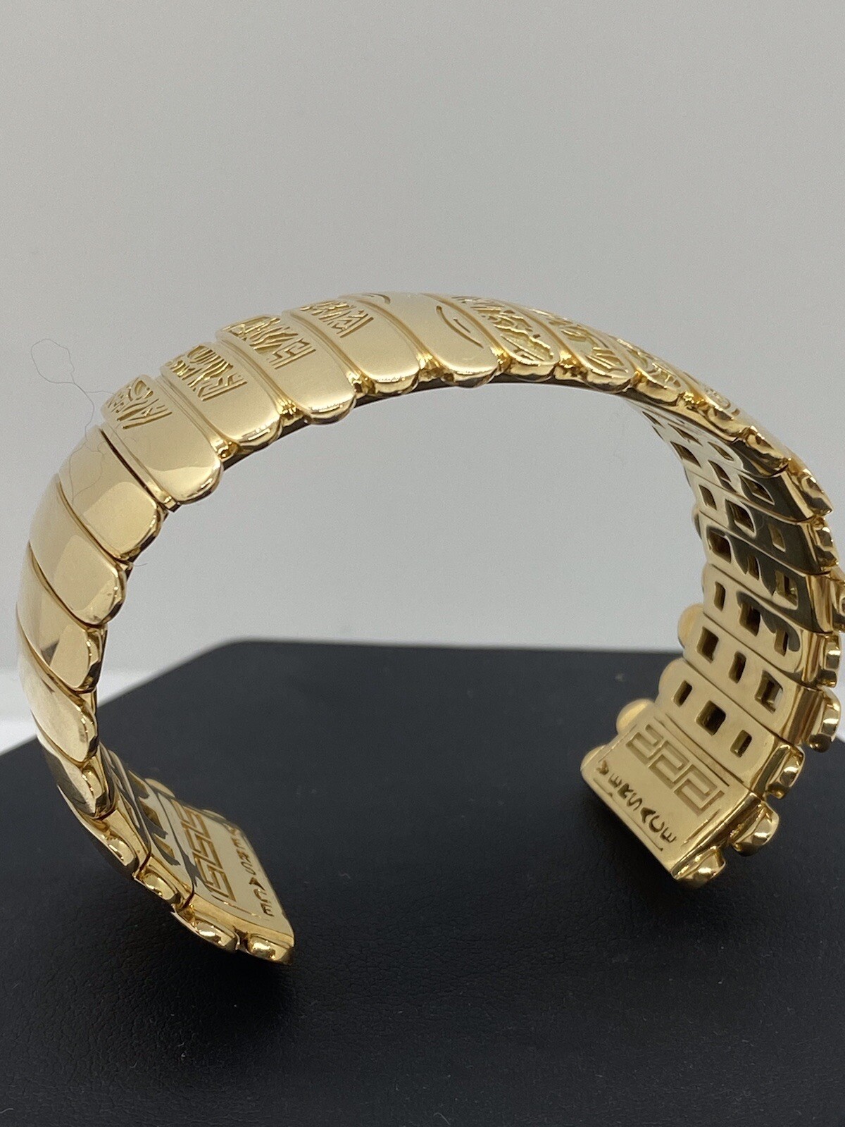 Versace 18K Yellow Gold Cuff Medusa Bracelet, 102 Gra… Gem