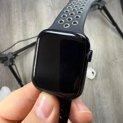 Apple Watch SE 2nd Generation - GPS - 44mm - Midnight - 100% Battery health - Zdjęcie 9 z 12