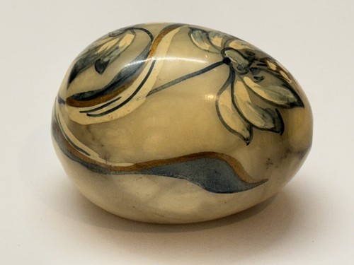 Vintage Genuine Alabaster Hand Painted Egg Made in Italy SIGNED Paperweight - Picture 6 of 9